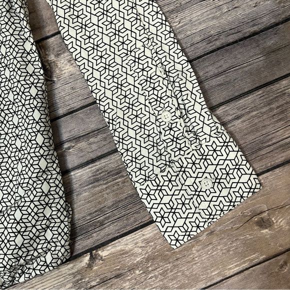 NWT RVCA - Geometric Black & White Button Down Shirt, Size Small - Picture 9 of 10